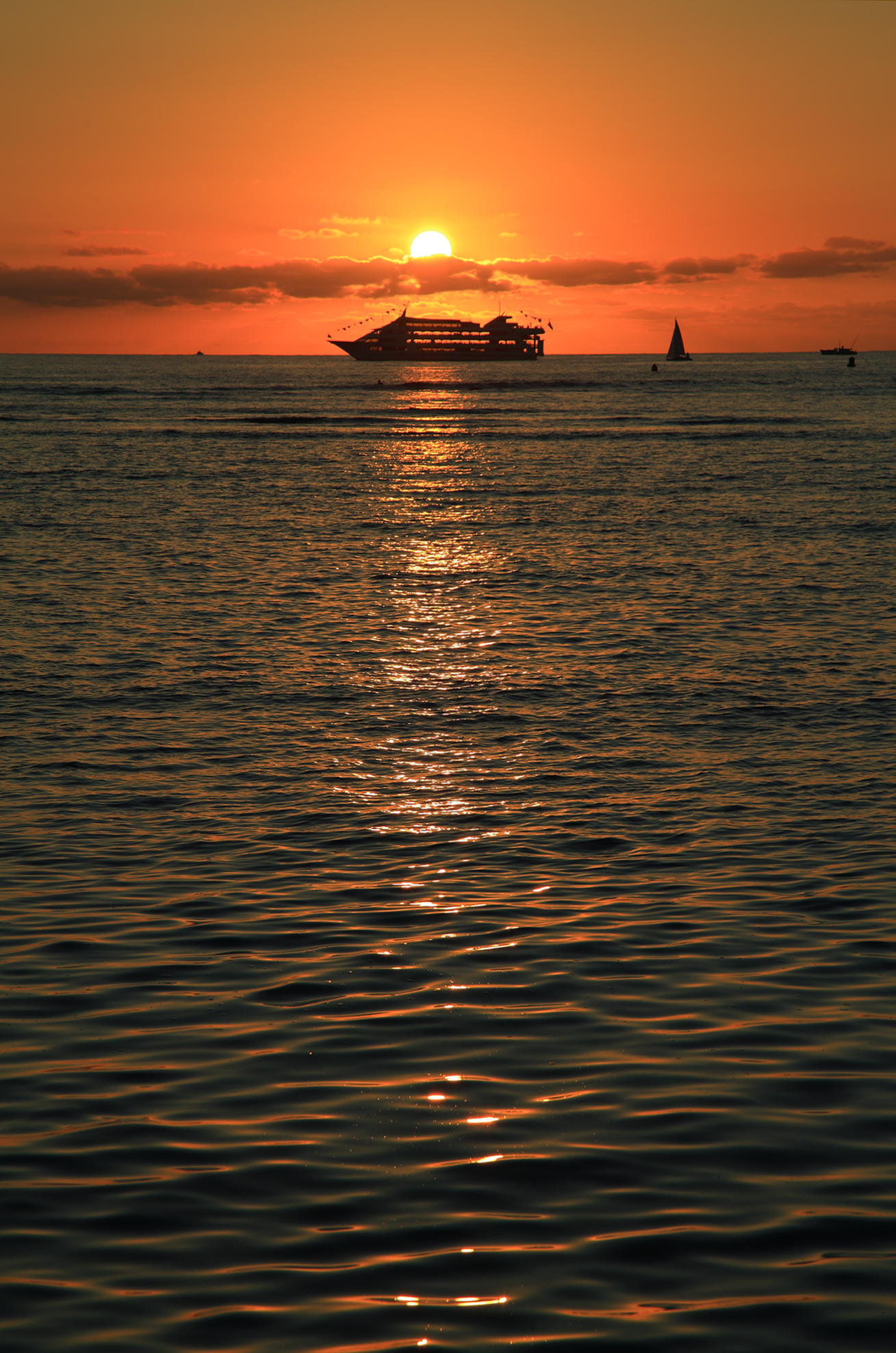 Description: Description: Description: http://www.synergymedia.com/newStuff/waikikiSunset04IMG_1001-2000.png